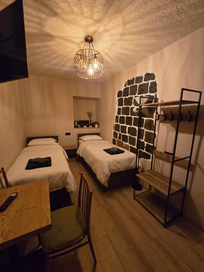 Zweibettzimmer mit Bad