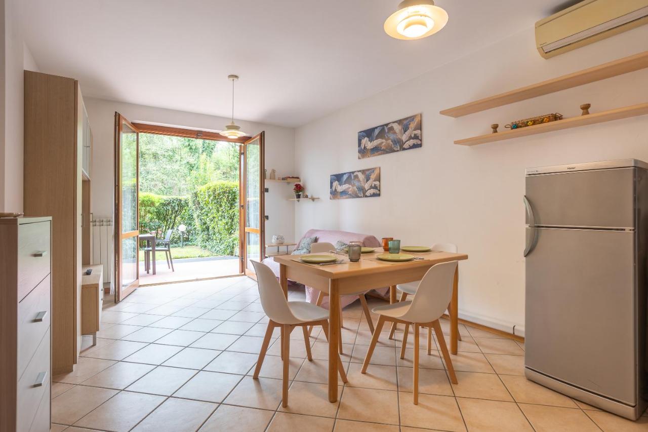 Desenzano apartment with garden, garage and pool - Ferienwohnung Desenzano del Garda