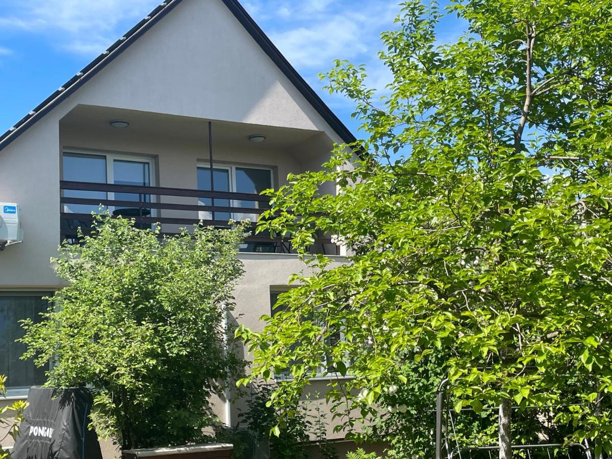 VÁRLAK VENDÉGHÁZ Apartman 2 - Ferienwohnung Siófok
