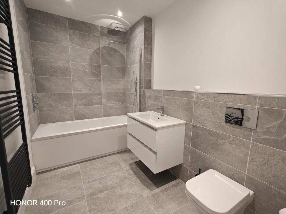 Child friendly with hot tub & play frame - B&B Longframlington