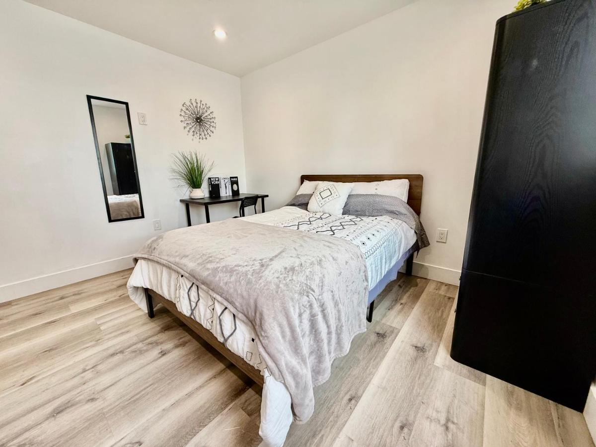 USC Private Suite and Bath Long Term 4 Minutes to USC Fast Wifi and Laundry Included - B&B Los Ángeles
