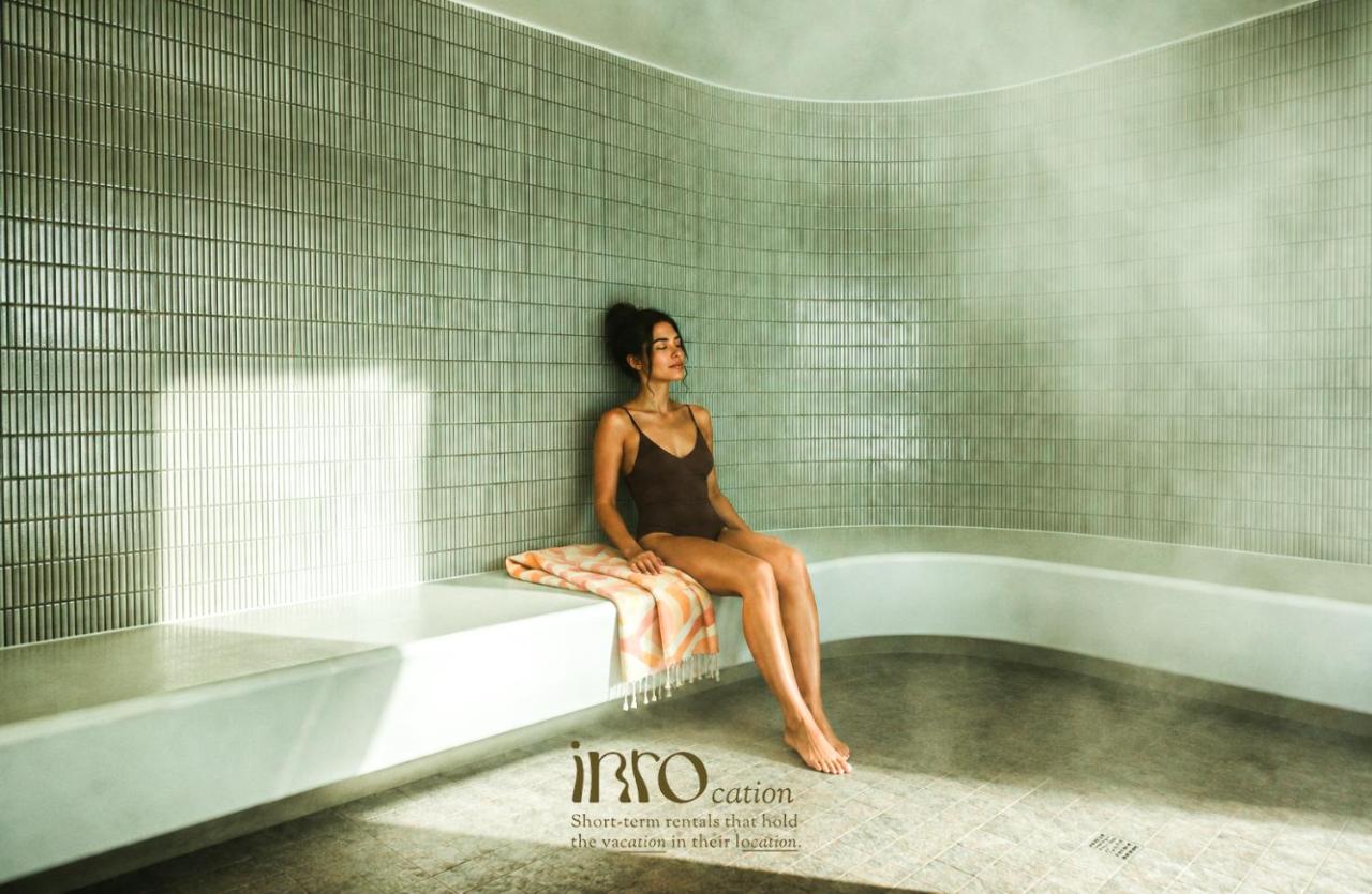SODO Level 35 2 Bed Santuary with Balcony & Resort Amenities - Pool Jacuzzi Sauna Steam Room & Gym - B&B Melbourne