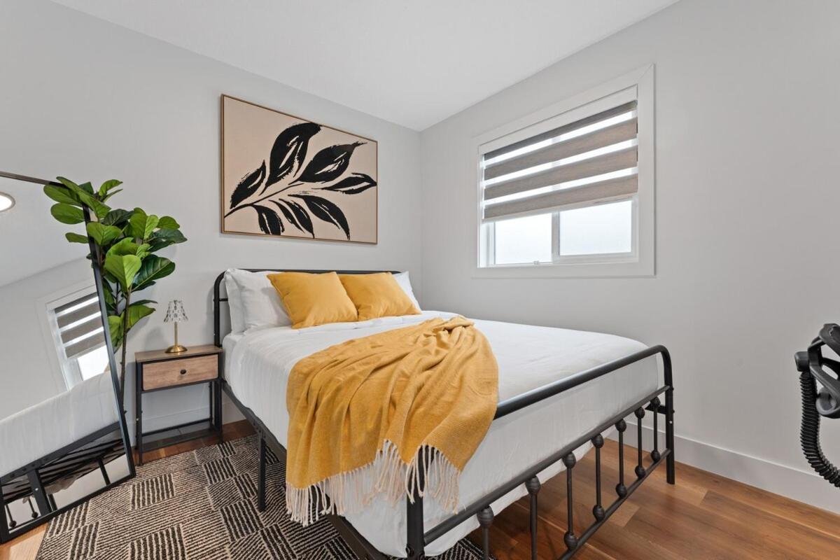 Modern 2BR, U of A, Whyte Ave, Rogers Place, AC, Garage Parking - B&B Edmonton