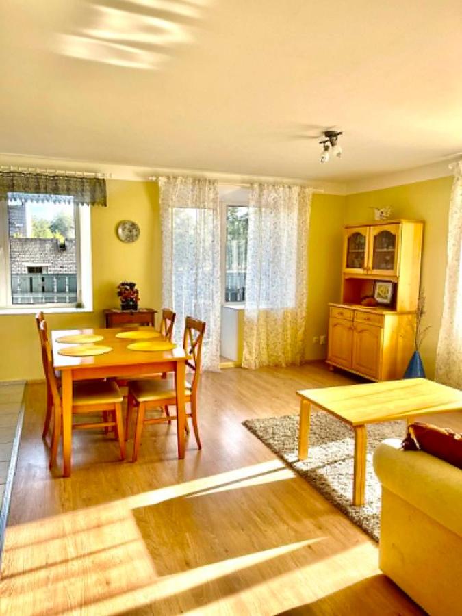 Vormsi ohvitseride maja korter nr 7 - Ferienwohnung Hullo