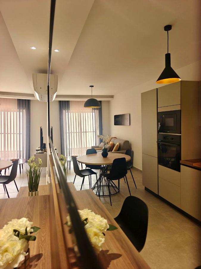 Spacious and Modern Apartment with Balcony in Gzira - Close to Manoel Island - B&B Gżira