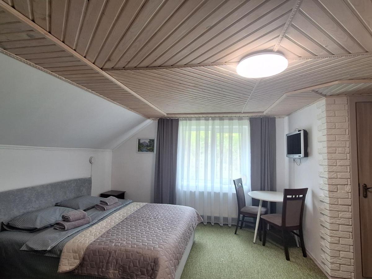 Hollywood - B&B Yaremche