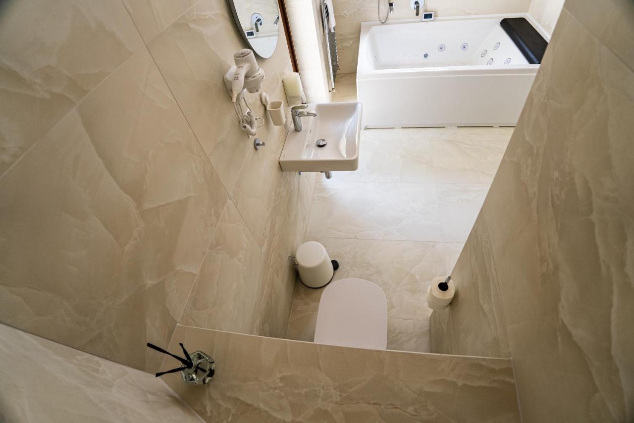 Deluxe Suite mit Whirlpool-Badewanne