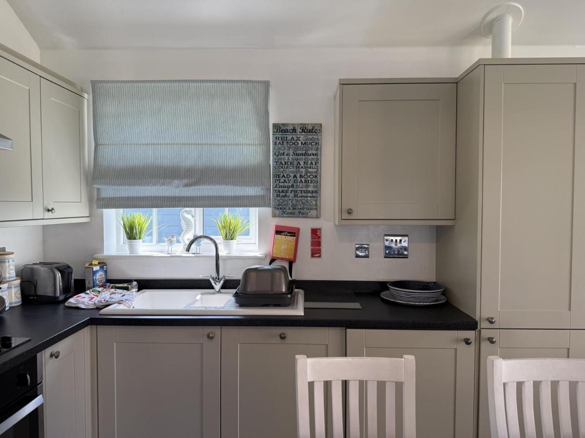 Mariners, The Bay, 2 bedrooms with ensuites, parking nearby, 1 medium or 2 small dogs welcome - Chambres d'hôtes Filey