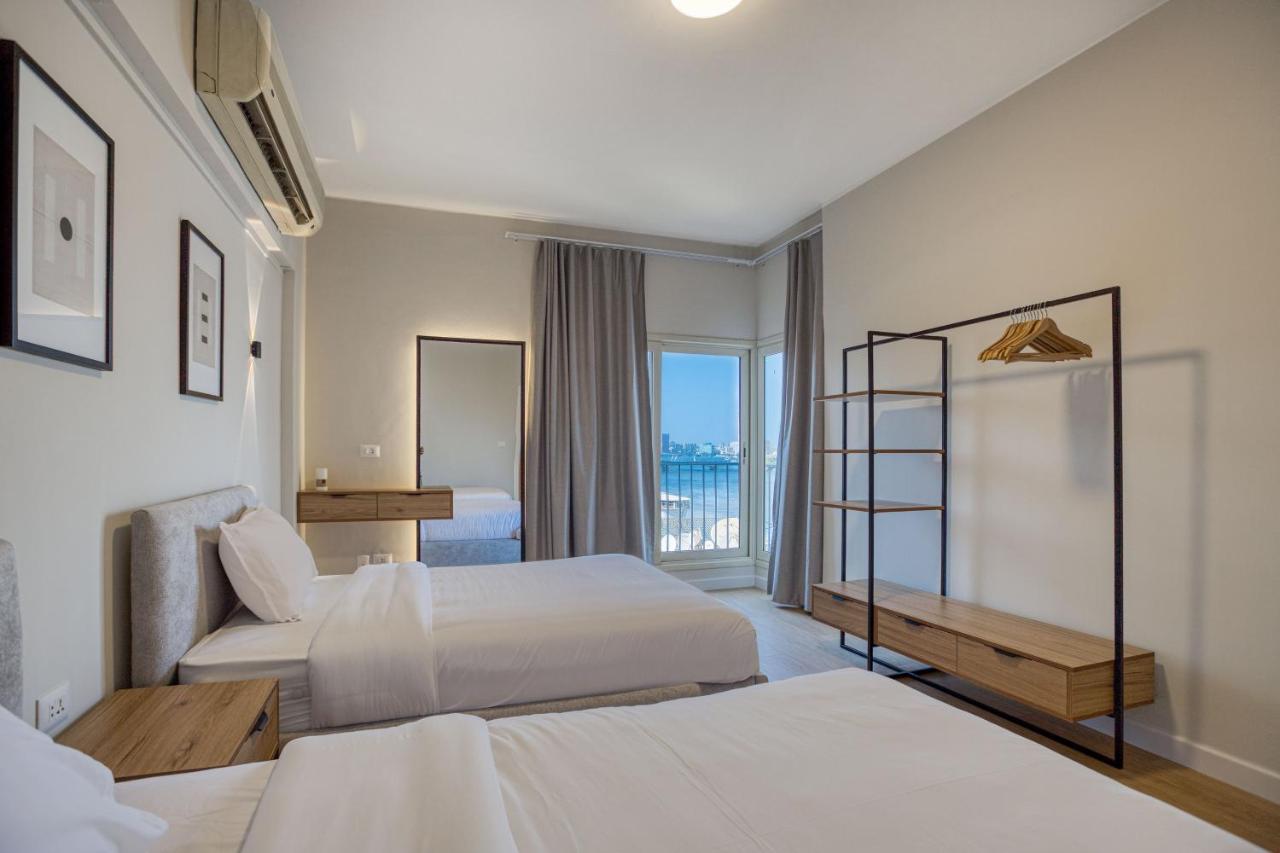 Four-Bedroom Apartment with River View