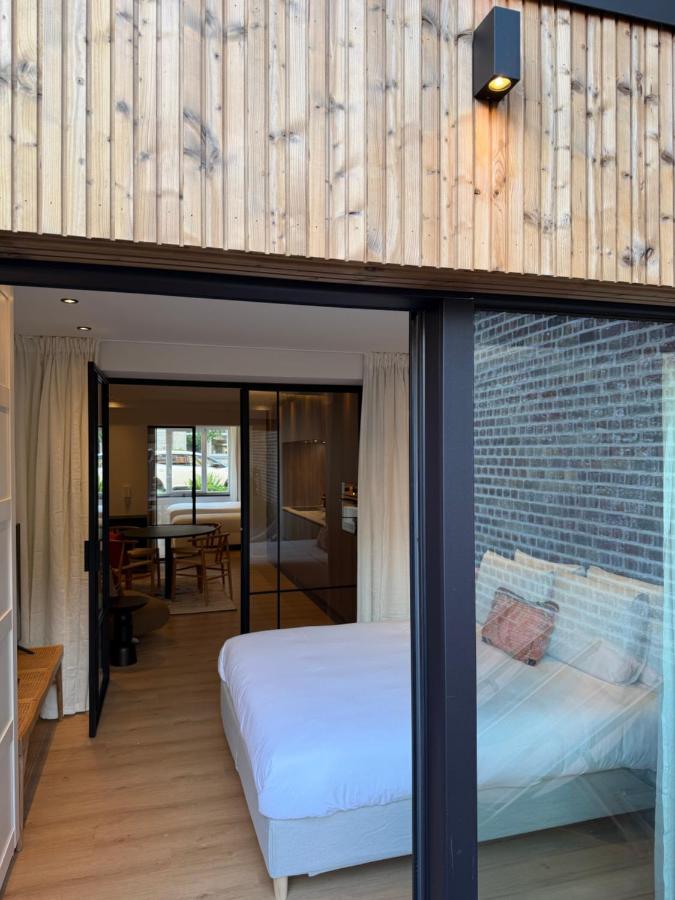 Luxury Boutique Apartment for 5 with Private Garden, Perfectly Located between Gent Sint-Pieters Station and the City Centre - Chambres d'hôtes Gand