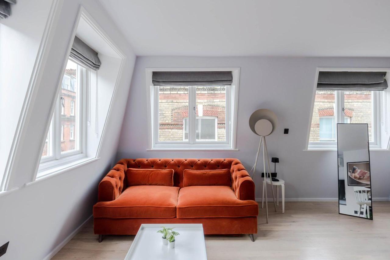 Top-Floor Soho Flat - AC - Sleeps 4 - Central London - Bed and Breakfast Londen