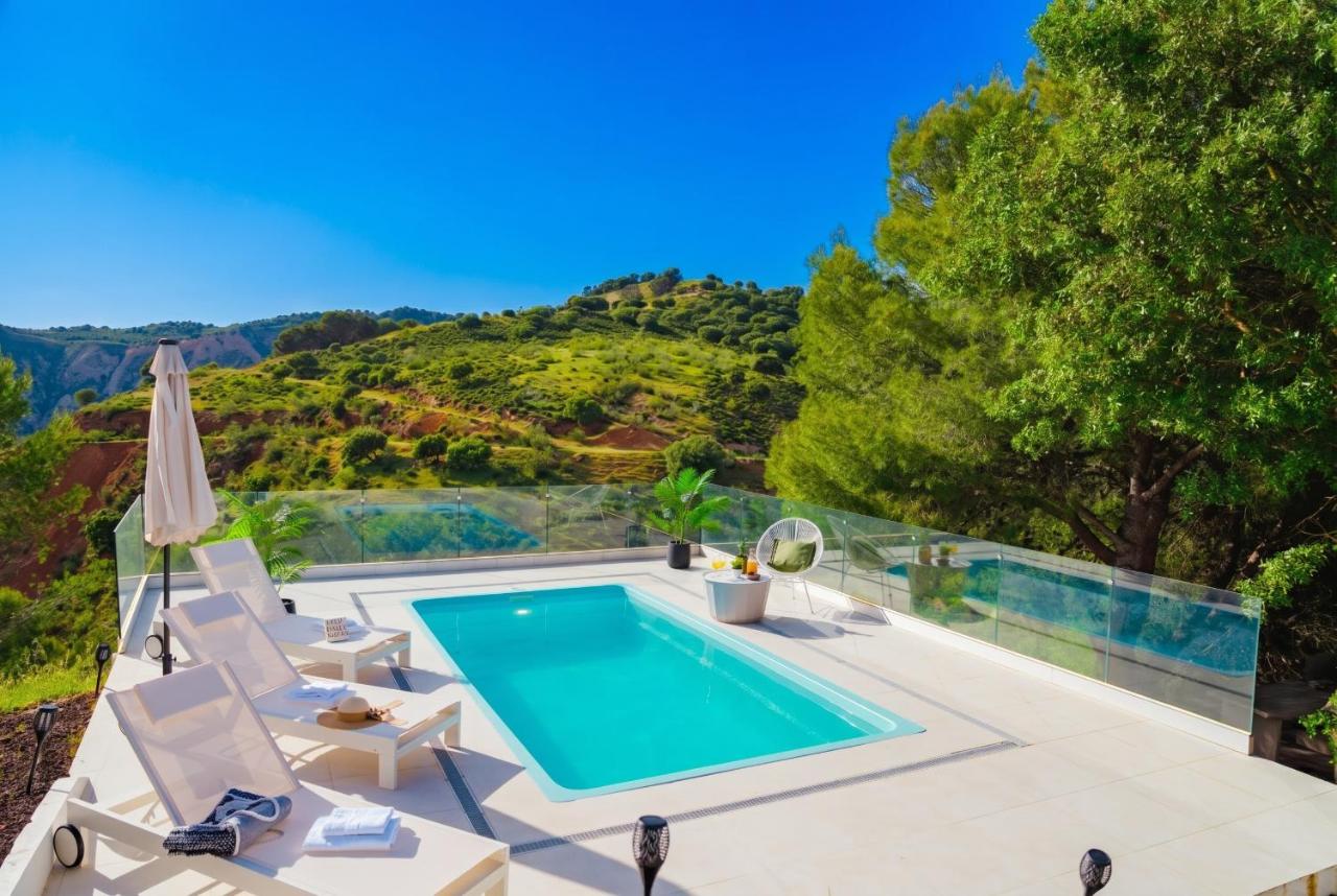 Escapada premium con jacuzzi y piscina climatizada - B&B Archidona