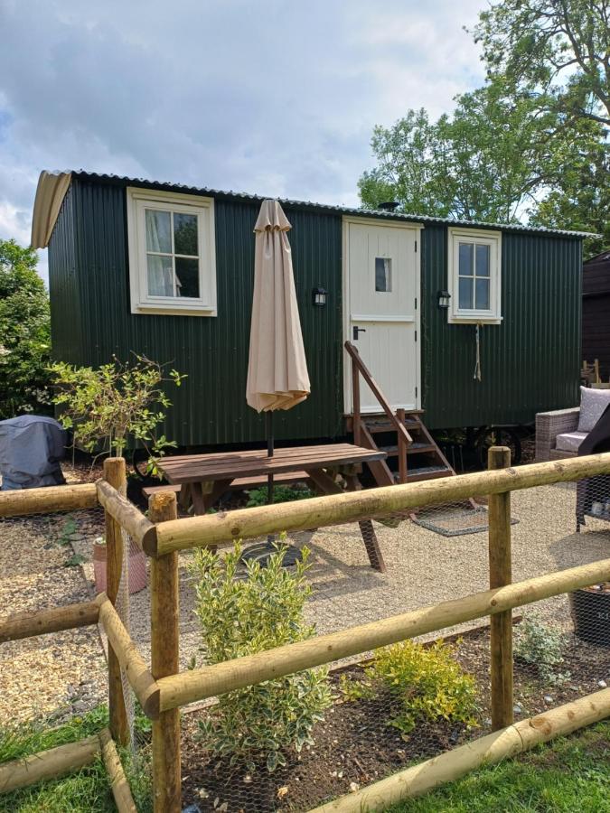 Merrywell Shepherds Hut - B&B Offenham