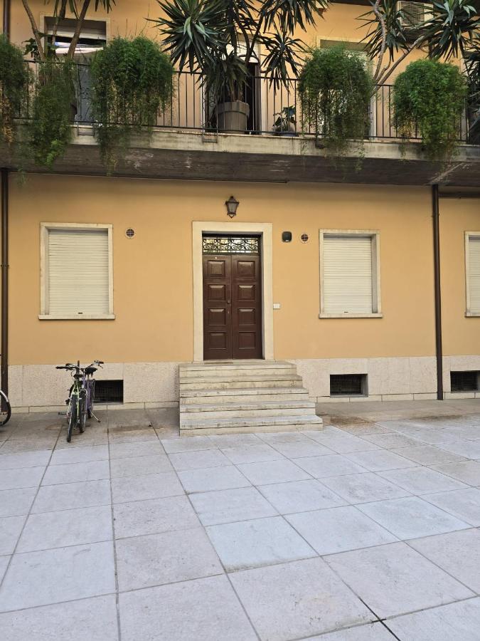 VeronaVera Frattini Historic Elegant Apartment - B&B Verona