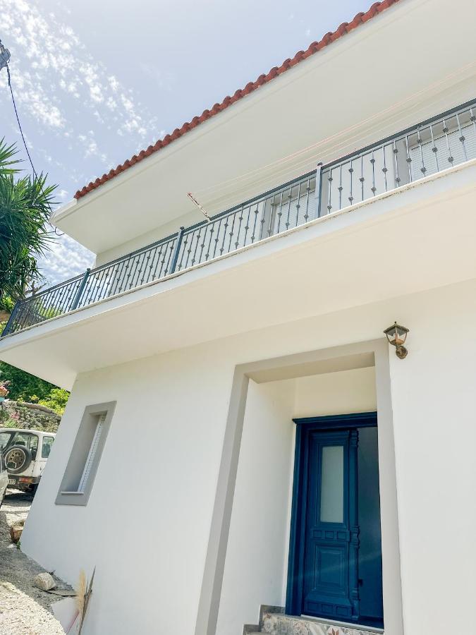 Infinite Blue Maisonette with Panoramic Terrace - Ferienwohnung Ámpelos