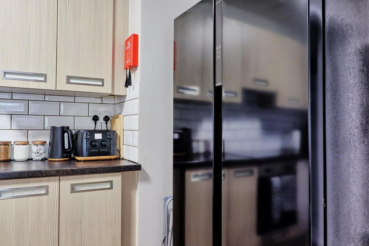 Comfortable 5BR Colchester Home, Perfect for Families, Free WiFi - B&B Hythe