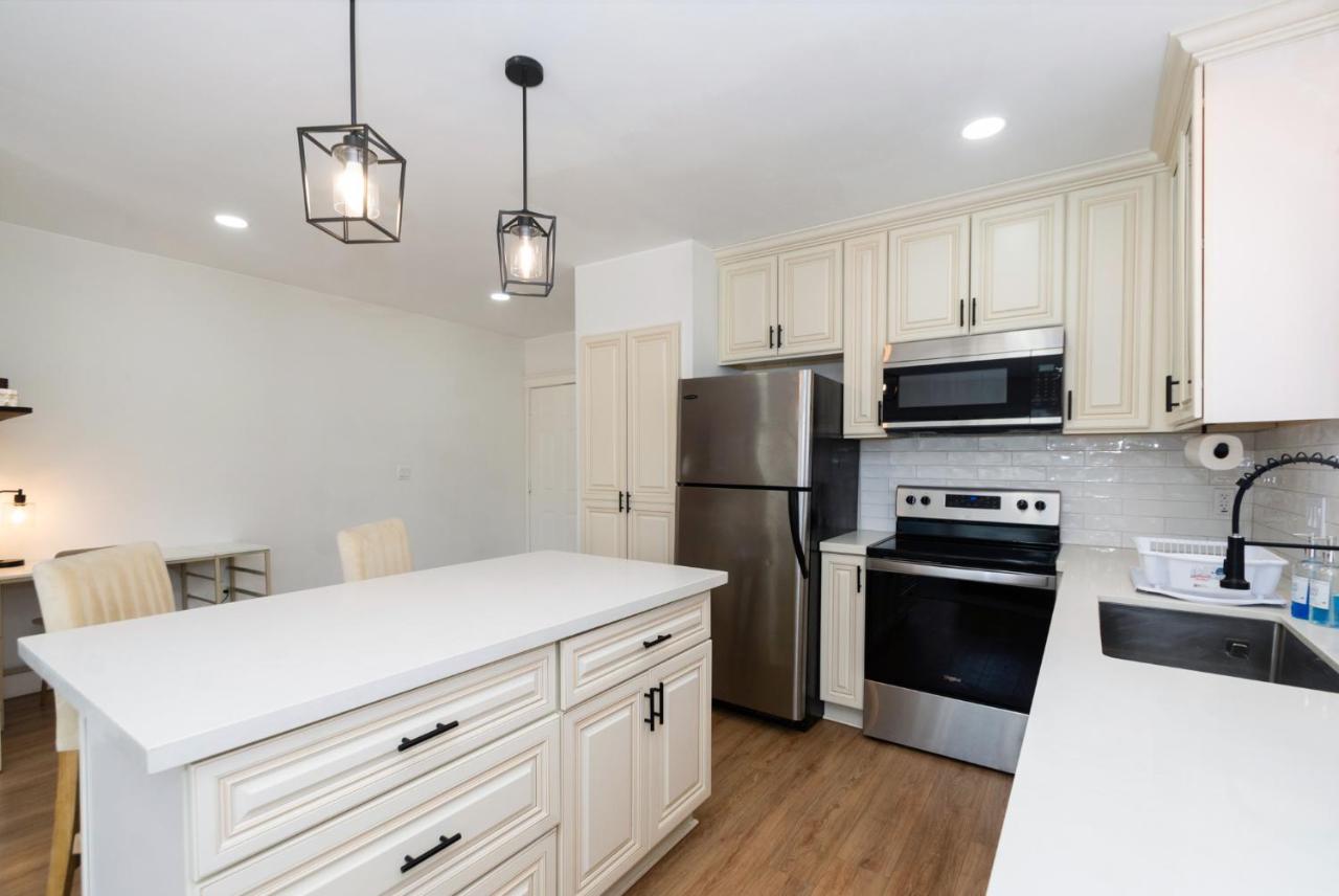 Stylish EaDo Apt - Restaurants - Stadiums - Venues - Bed and Breakfast Houston