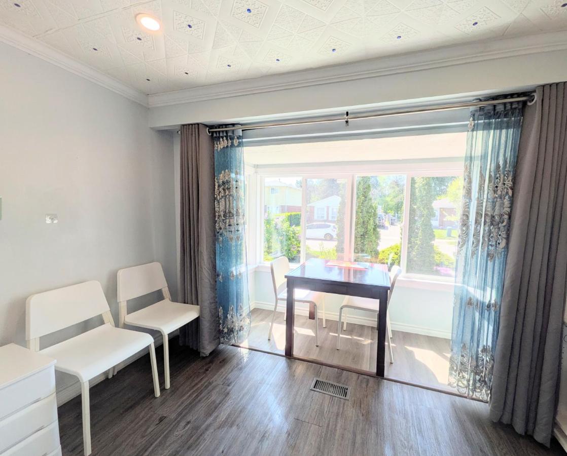 Renovated Cozy Bedroom with Private washroom - Bed and Breakfast Toronto