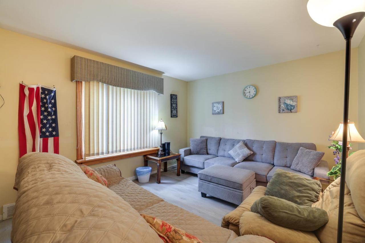 Walk to Falls, Casino! Niagara Family Home w/ Yard - Chambres d'hôtes Niagara Falls