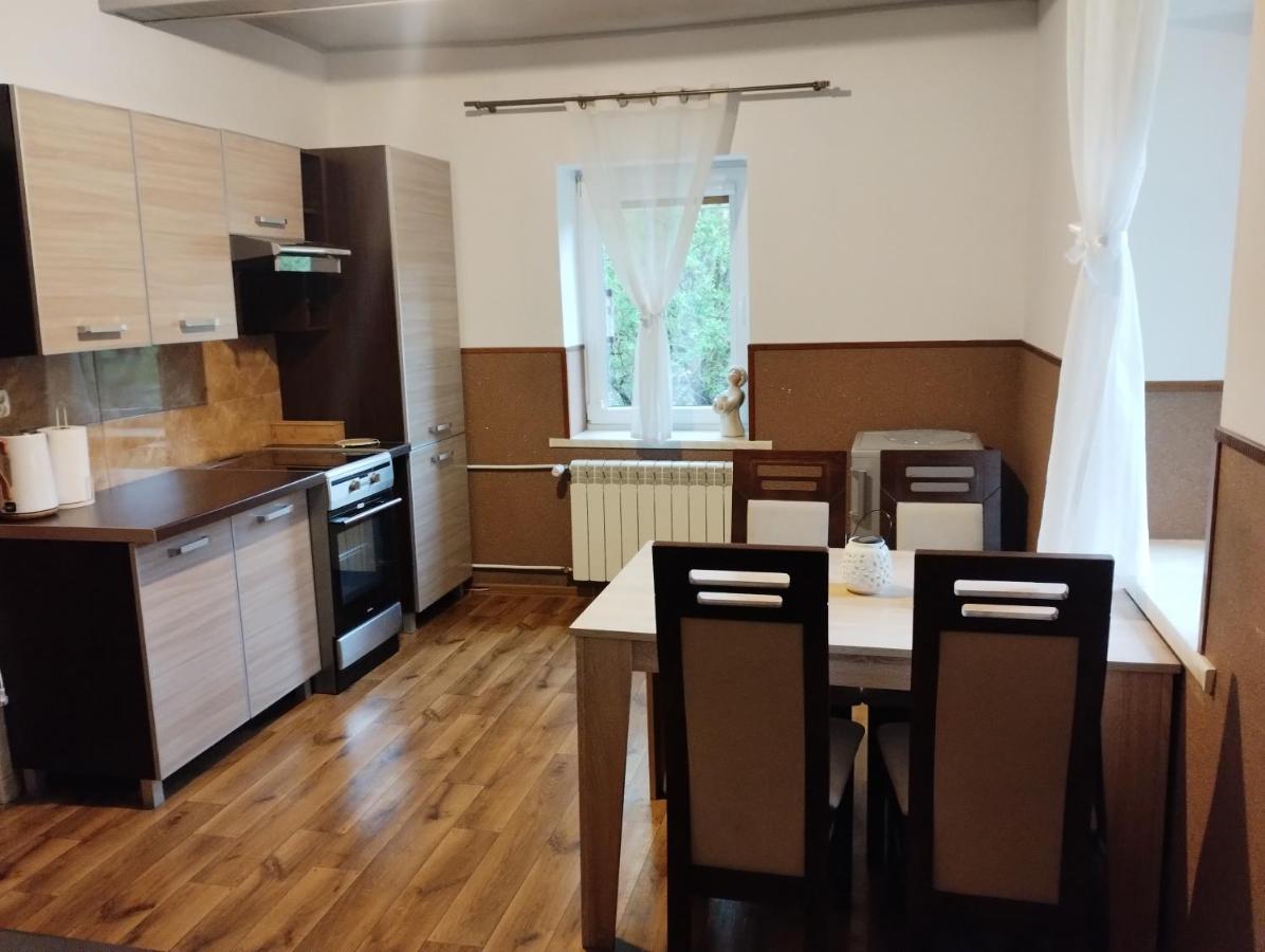 Wyrychtowana Chałupa - Dom w Beskidach - B&B Sól