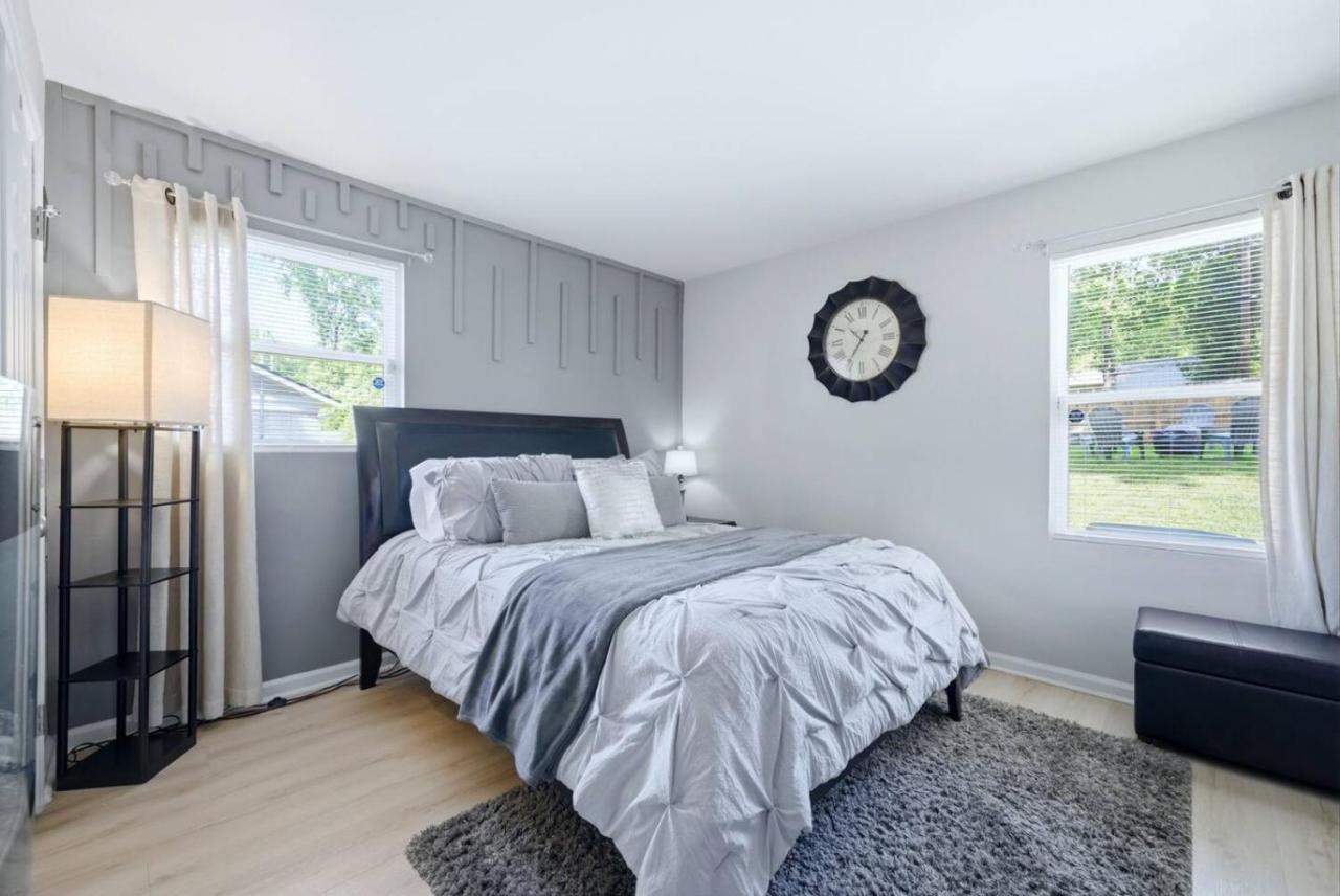 Uptown 3BR Oasis - Ice Bath, Firepit, Private Yard - B&B Charlotte