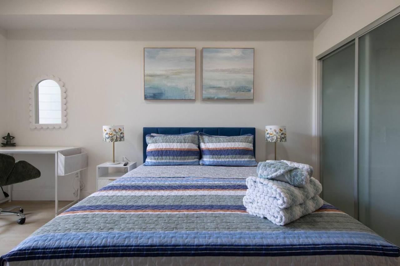 Prime Beach Location | Free Garage Parking - B&B Los Angeles