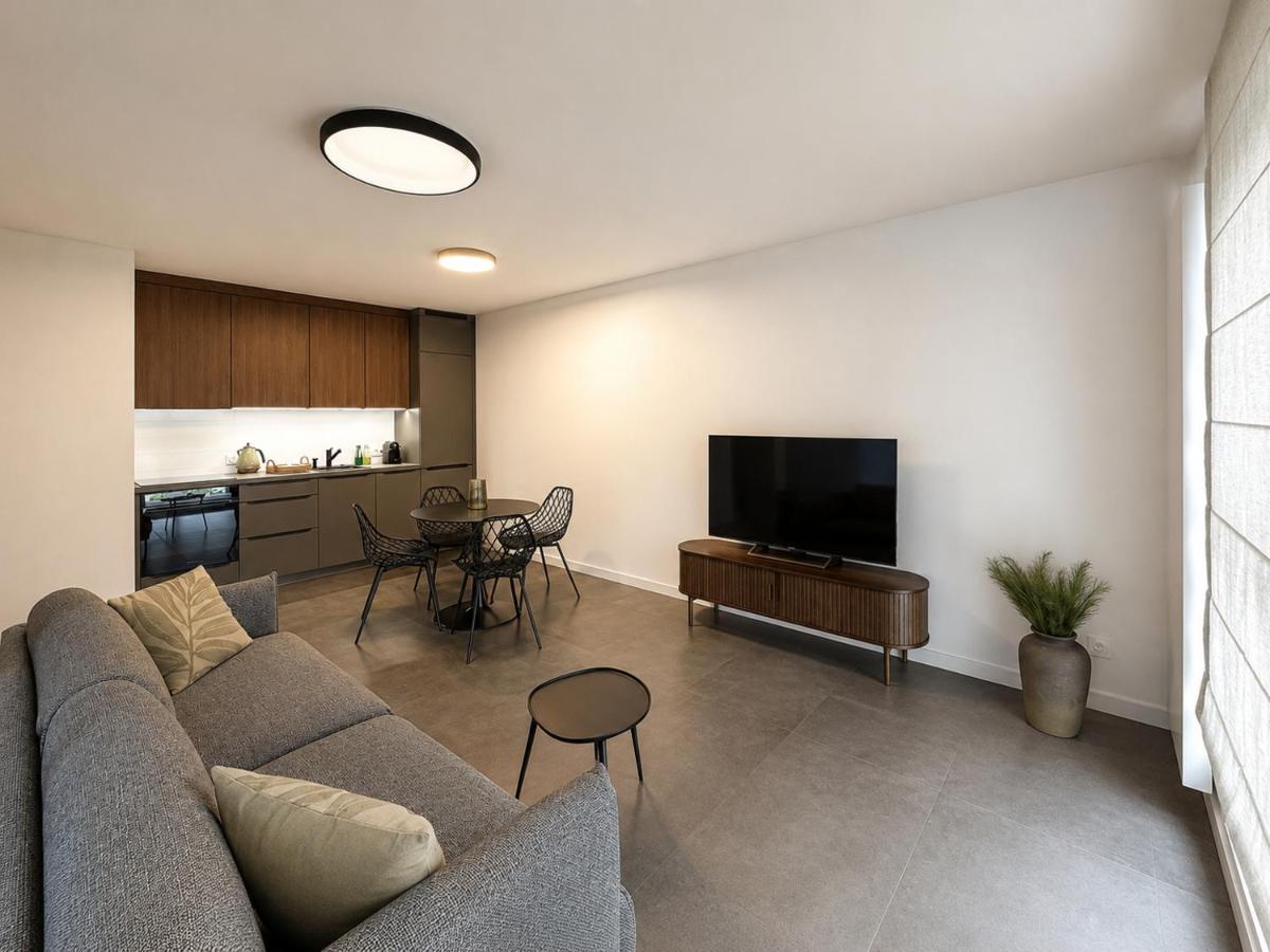 Fiqus Apartament Free Parking Airport - Bed and Breakfast Poznań