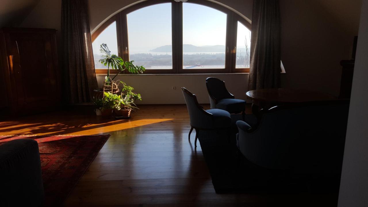 Apartment (4 Adults)