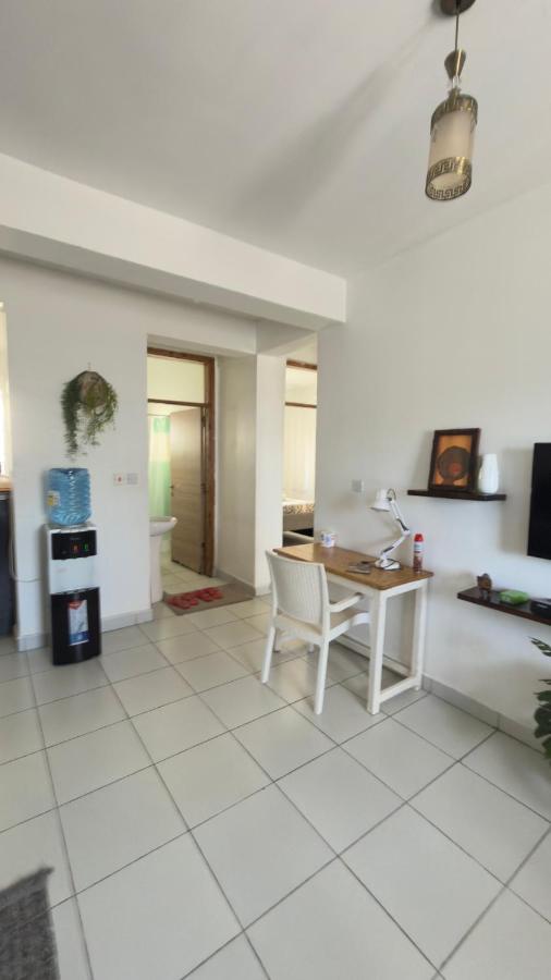 Buxton GreyBlack apartment - B&B Mombasa