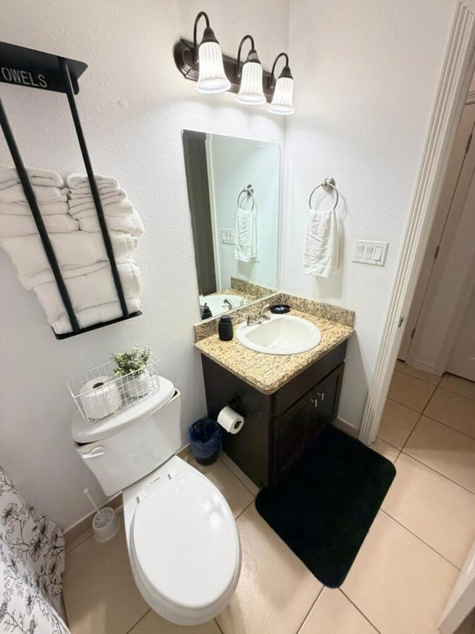 Peaceful Apartment Near University Dr - B&B Edinburg
