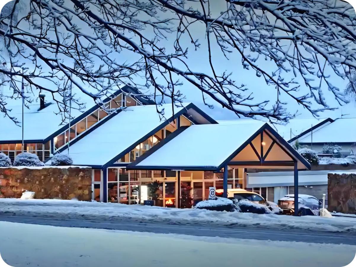 Horizons 322 - Absolute Lakefront - Indoor Pool - Bar and Bistro - Balcony - By HappyHosts - Chambres d'hôtes Jindabyne