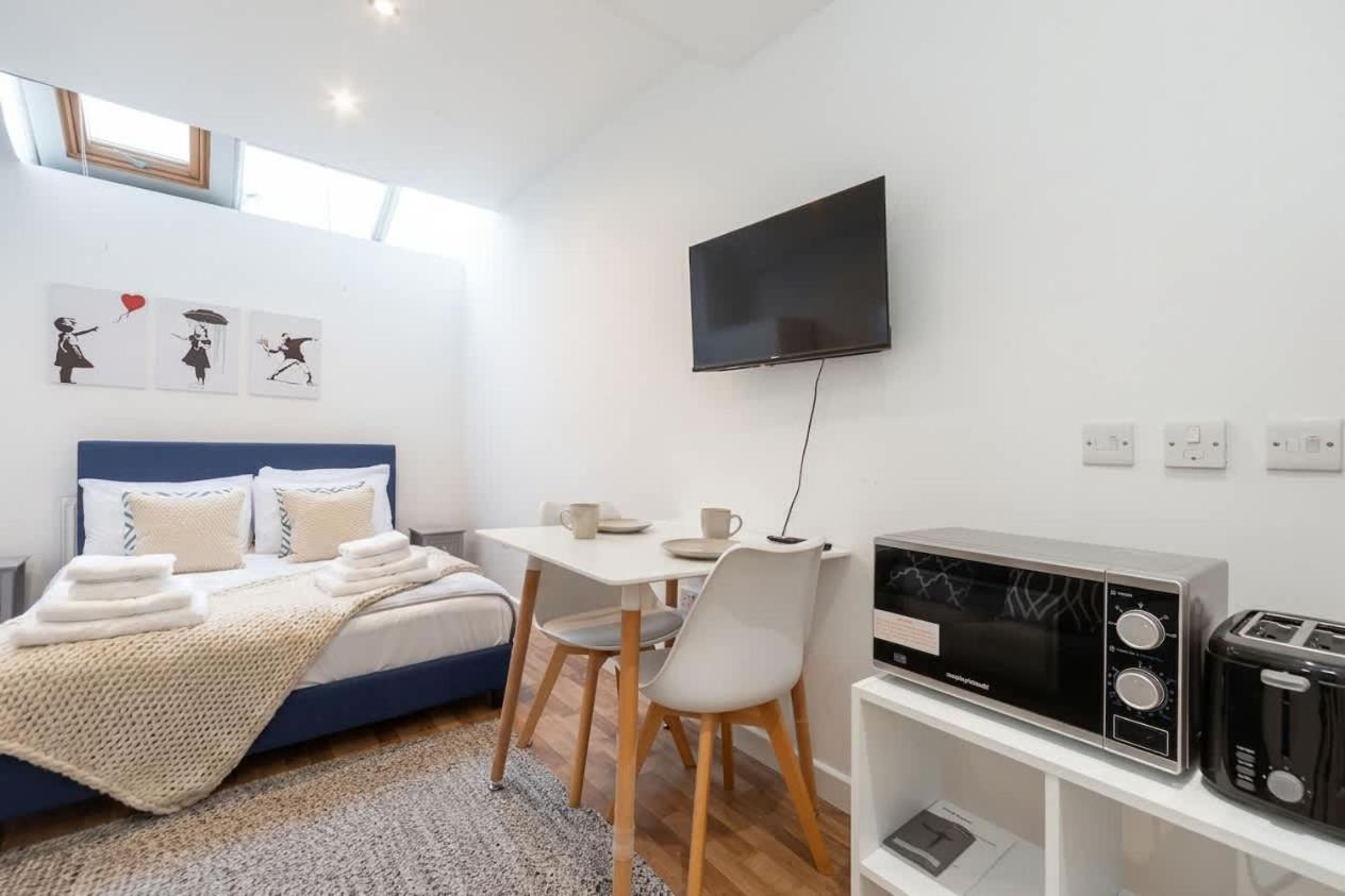 Spacious Studio Apartment in Shoreditch - Ferienwohnung London