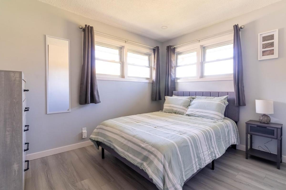 Bright 2BR Home Near Airport & Shops - B&B Windsor