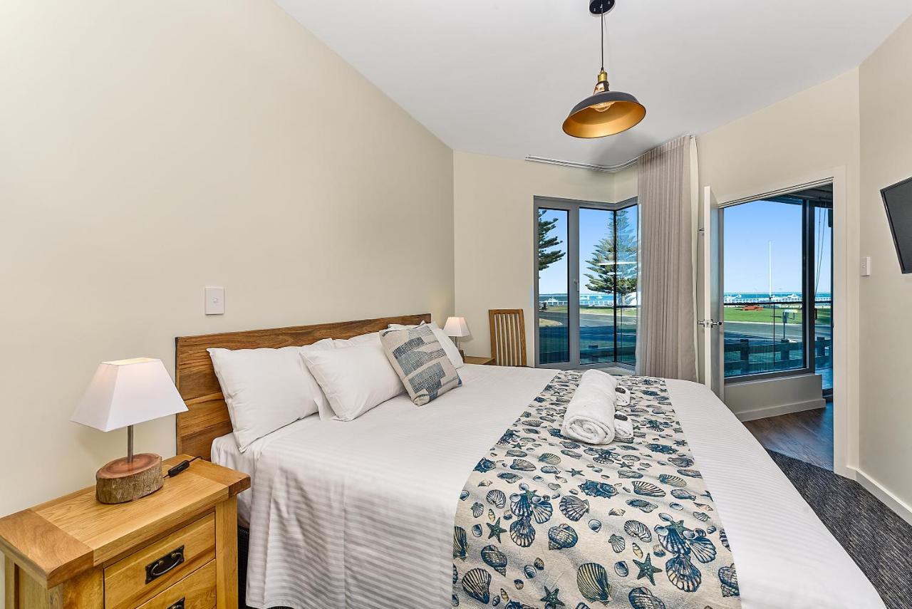 Two-Bedroom Ground Floor Apartment with Ocean View (Disability Access) - Lipsom