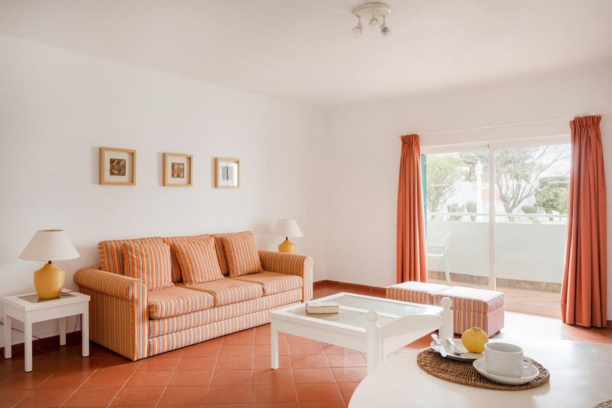 Prainha 2BR Stay | Pool & Beach Access - B&B Alvor