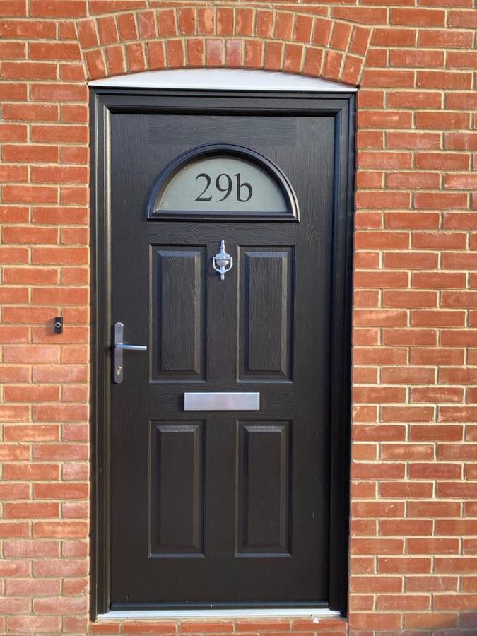 New studio apartment - minutes walk to Cathedral - B&B Salisbury