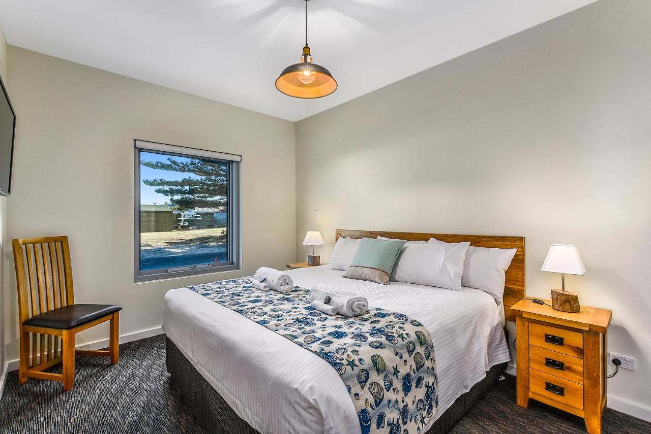 Two-Bedroom Ground Floor Apartment with Ocean View - Sherbert