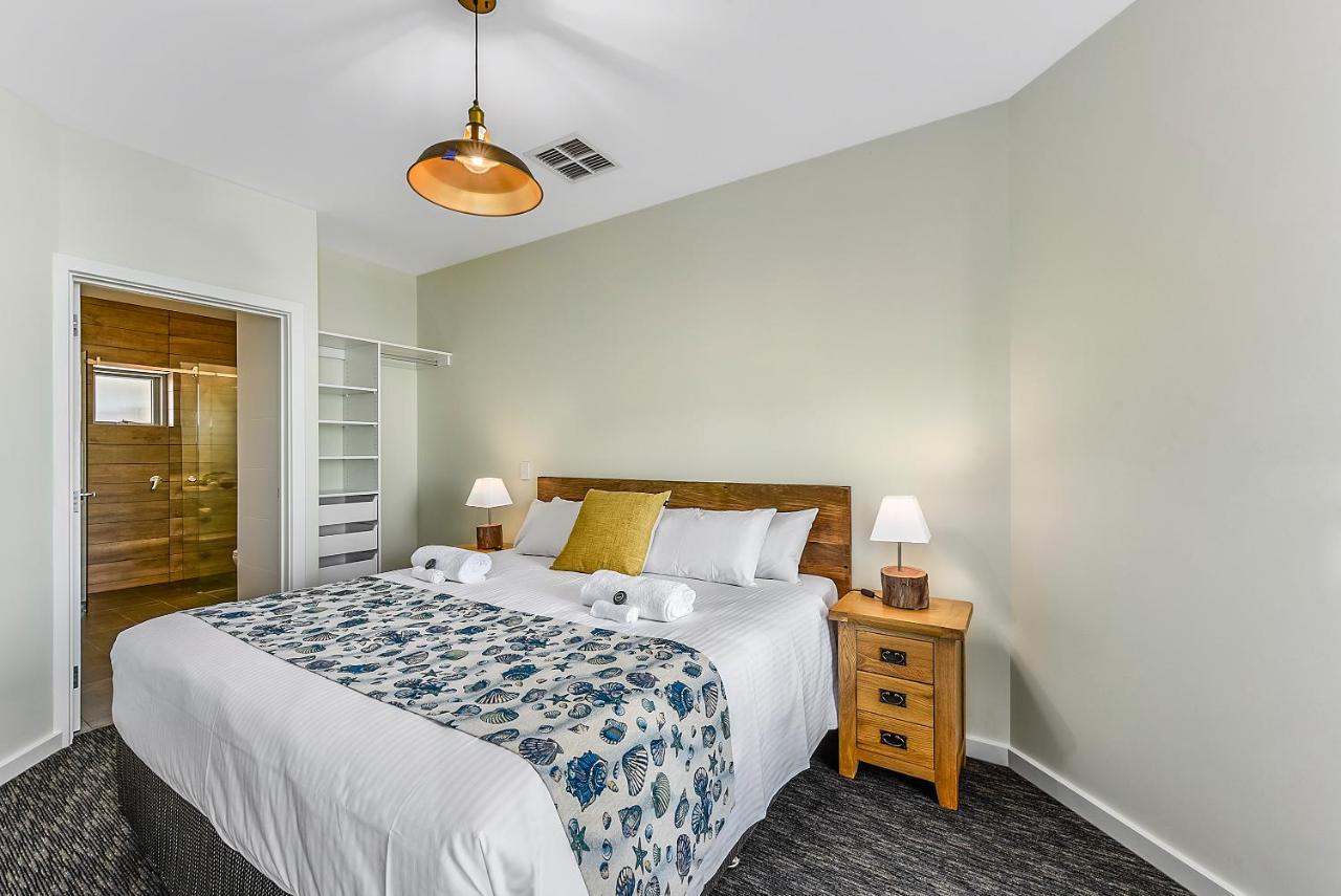 Two-Bedroom Apartment with Ocean View - Westrock