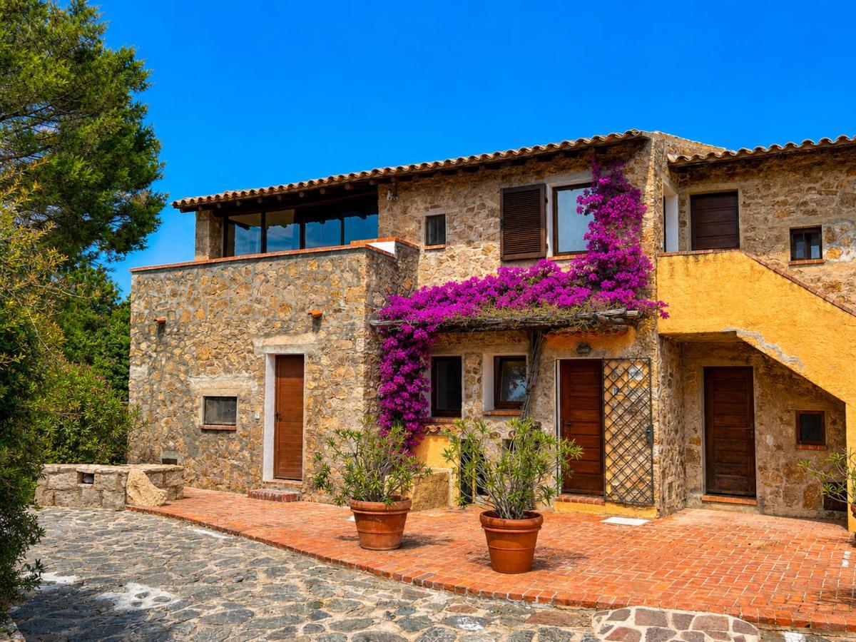 Panoramic Sea View Apt 4 Close to the Beach With Pool - Chambres d'hôtes Baja Sardinia
