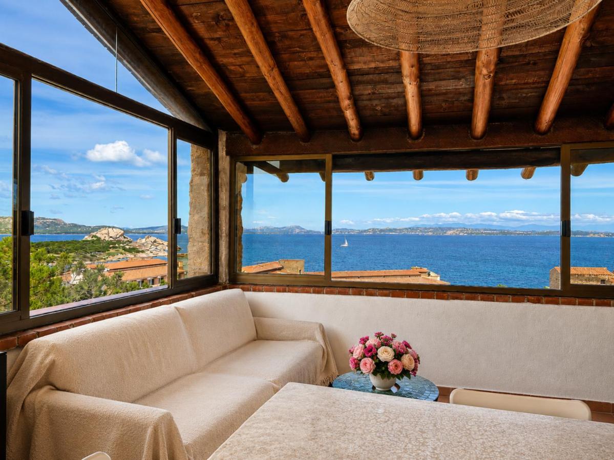 Panoramic Sea View Apt 4 Close to the Beach With Pool - Chambres d'hôtes Baja Sardinia