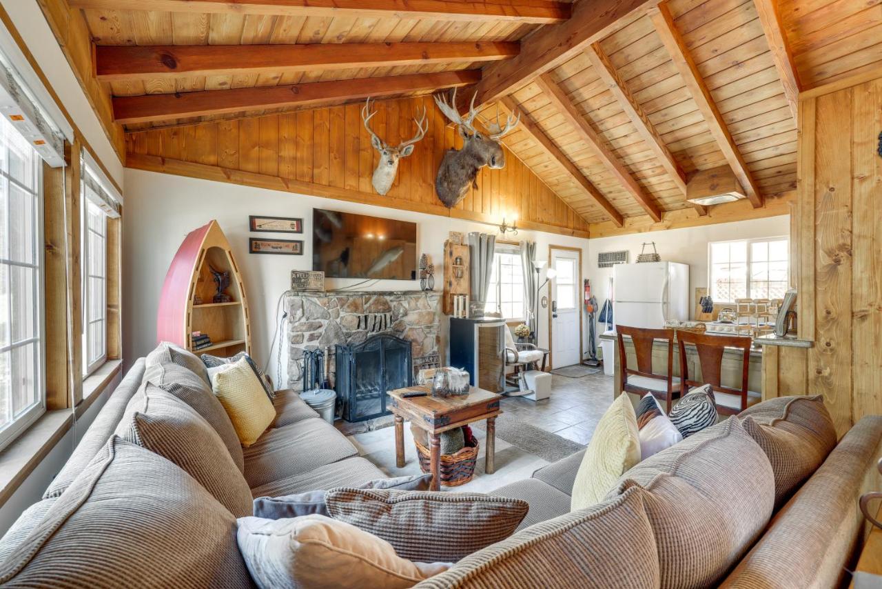 2 Mi to Big Bear Lake! Quiet Cabin w/ Yard & Grill - Ferienwohnung Big Bear City