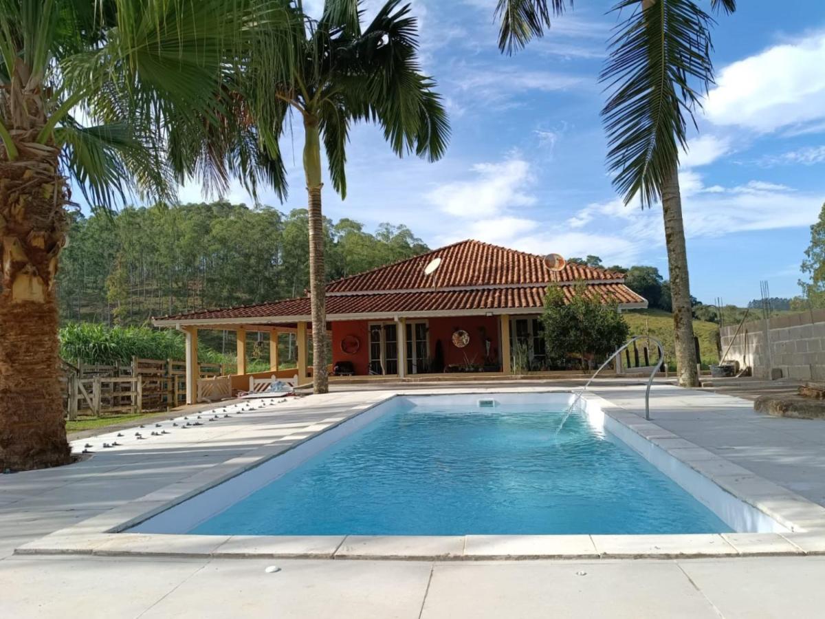 Chacara com Piscina e Churrasqueira em Lagoinha - B&B Lagoinha
