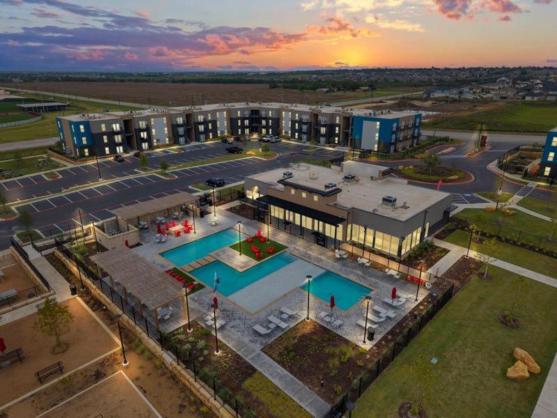Luxury Austin Stay Near St Davids Pool and Gym - Chambres d'hôtes Jarrell