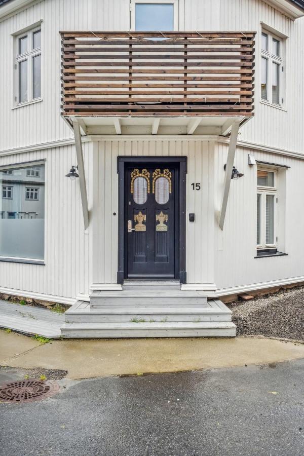 Newly Renovated Apartment in Lofoten with Free Parking and fast Wi-Fi - Chambres d'hôtes Kabelvåg
