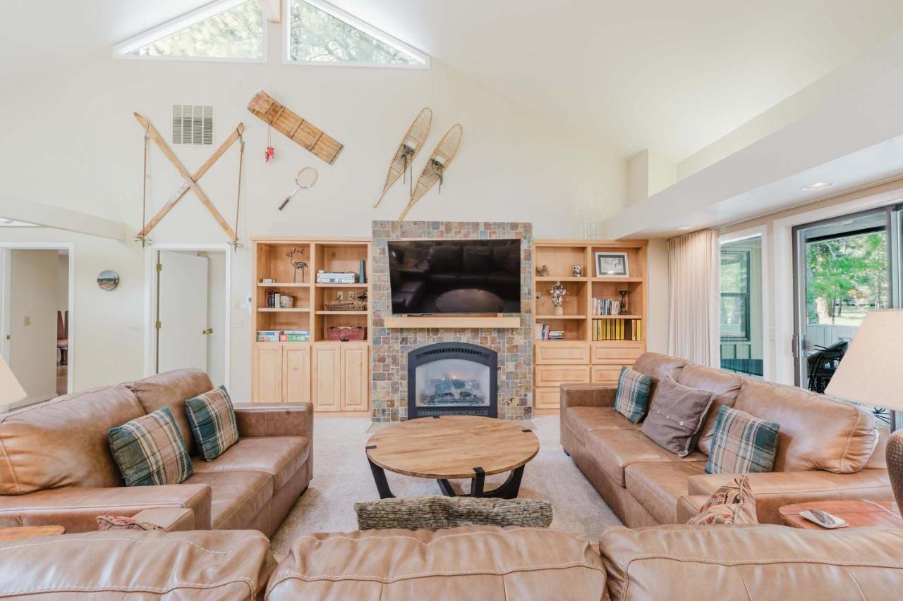 Beautiful Home withPrivate Hot Tub Deck Gas Fireplace and SHARC Passes - Chambres d'hôtes Sunriver