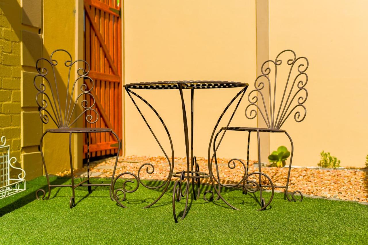Velvet & Bloom Cottage in Durbanville - Chambres d'hôtes Oakdale