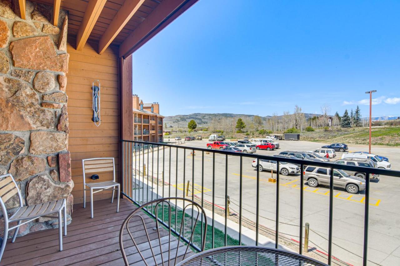 < 1 Mi to Granby Rodeo! Retreat w/ Pool & Hot Tub - Chambres d'hôtes Granby