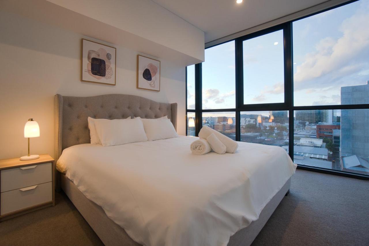 Bright and Modern 2BR Apt with Pool and Wellness Facilities - Chambres d'hôtes Adélaïde