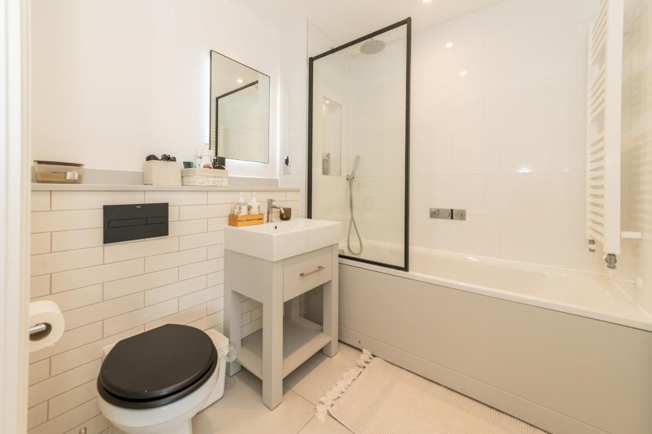 Modern Riverside Flat Balcony Central Location - Pass the Keys - B&B Reading