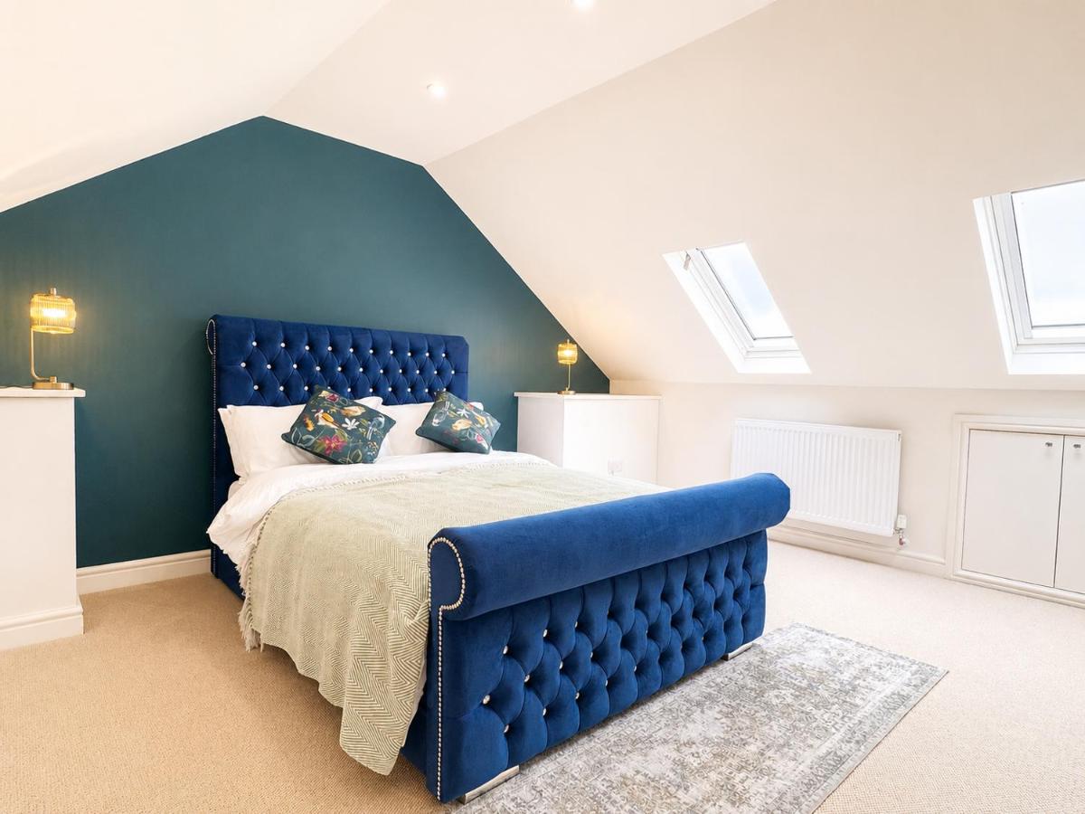 The Racecourse - 3BR Townhouse, Heart of Town, Patio, Sleeps 6 - Chambres d'hôtes Warwick